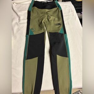 Brand new. Women’s North Face Steep Tech Fleece Leggings Green Size Small. NWOT